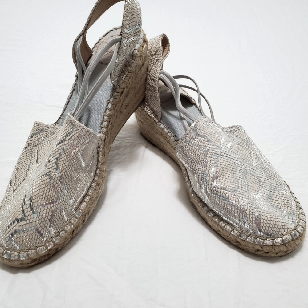 TONI PONS SILVER SNAKESKIN ESPADRILLE - SIZE 6.5 (37)